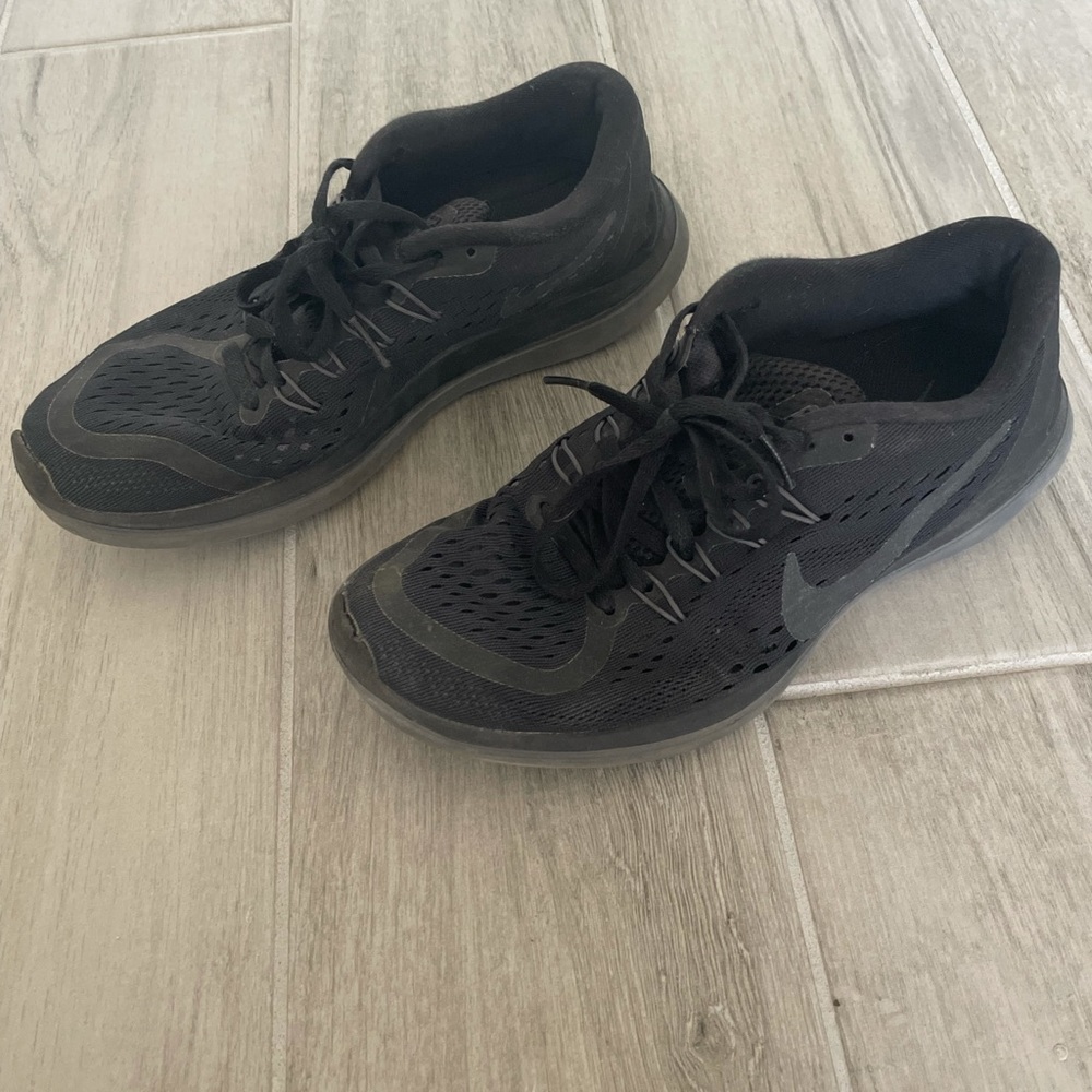 Nike Tennis Shoes